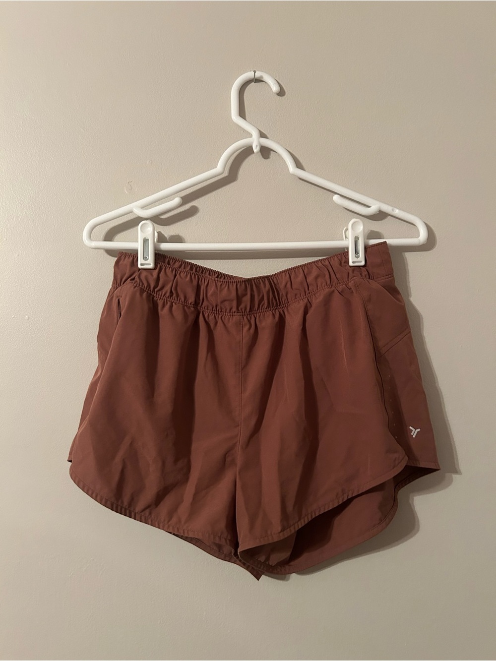 Old Navy Women's Athletic Shorts in Rust Brown